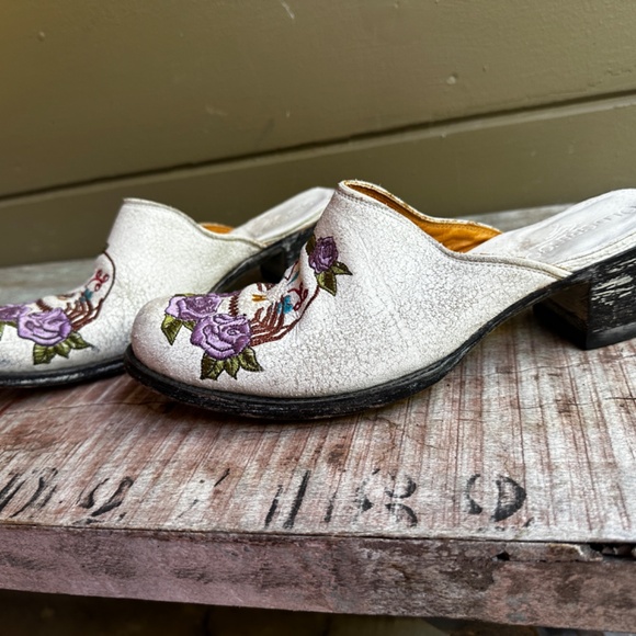 Women's Old Gringo mules slip-ons distressed skulls skeleton embroidered 8 - Picture 8 of 9